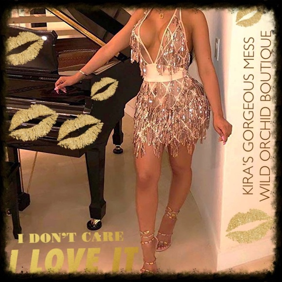 🍸✨BNWT SEXY HALTER MINI DRESS W/ GOLD SEQUINS✨🍸 - Picture 3 of 5